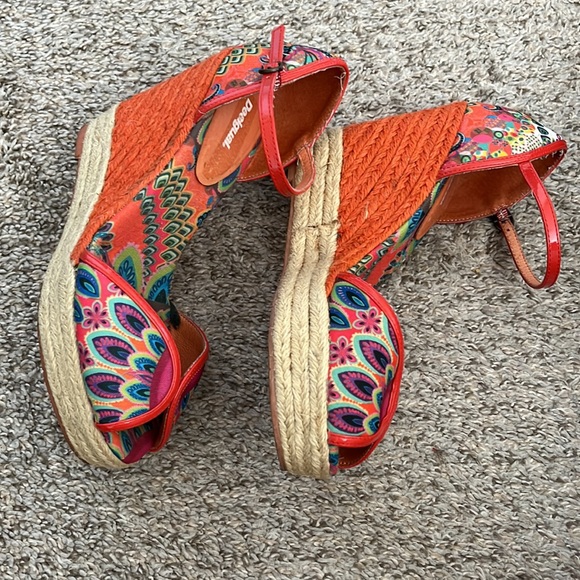 Beautiful Desigual wedge sandals - Picture 3 of 8